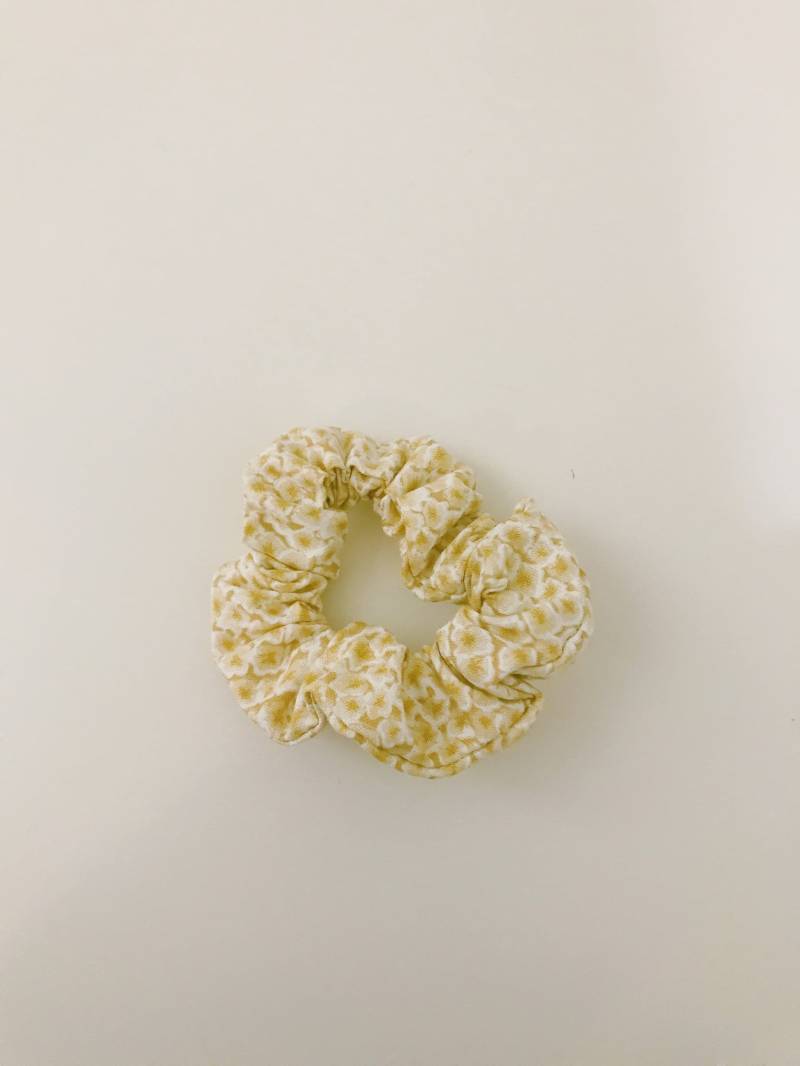 Gelbe Blume Haargummi Gelbe Blume Haargummi von HonuaAccessories