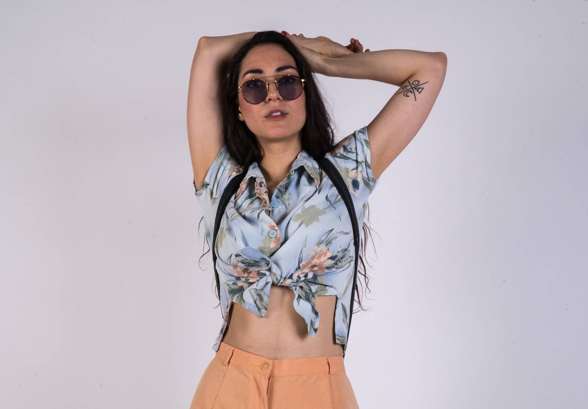 1990Er Jahren Beschnitten Floral Krawatte Bluse 1990Er Jahren Beschnitten Floral Krawatte Bluse von HoodHippieVintage