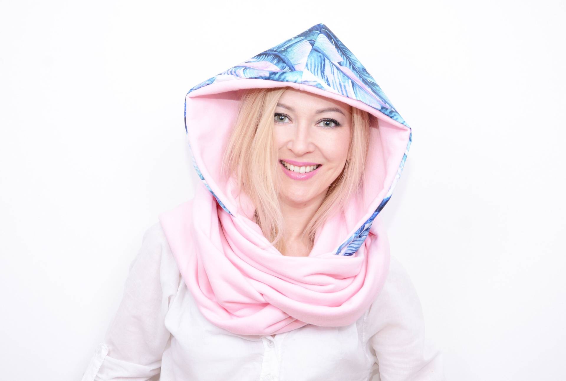 Kapuze Mit Einem Schlauchschal, 2 in 1, Wasserdicht Feathers Hood Kapuze Mit Einem Schlauchschal, 2 in 1, Wasserdicht Feathers Hood von HoodedFashion