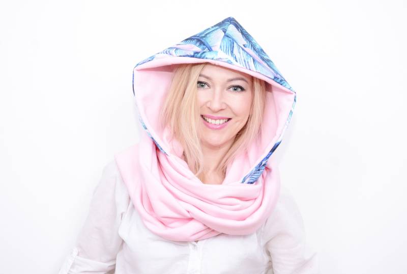 Kapuze Mit Einem Schlauchschal, 2 in 1, Wasserdicht Feathers Hood Kapuze Mit Einem Schlauchschal, 2 in 1, Wasserdicht Feathers Hood von HoodedFashion
