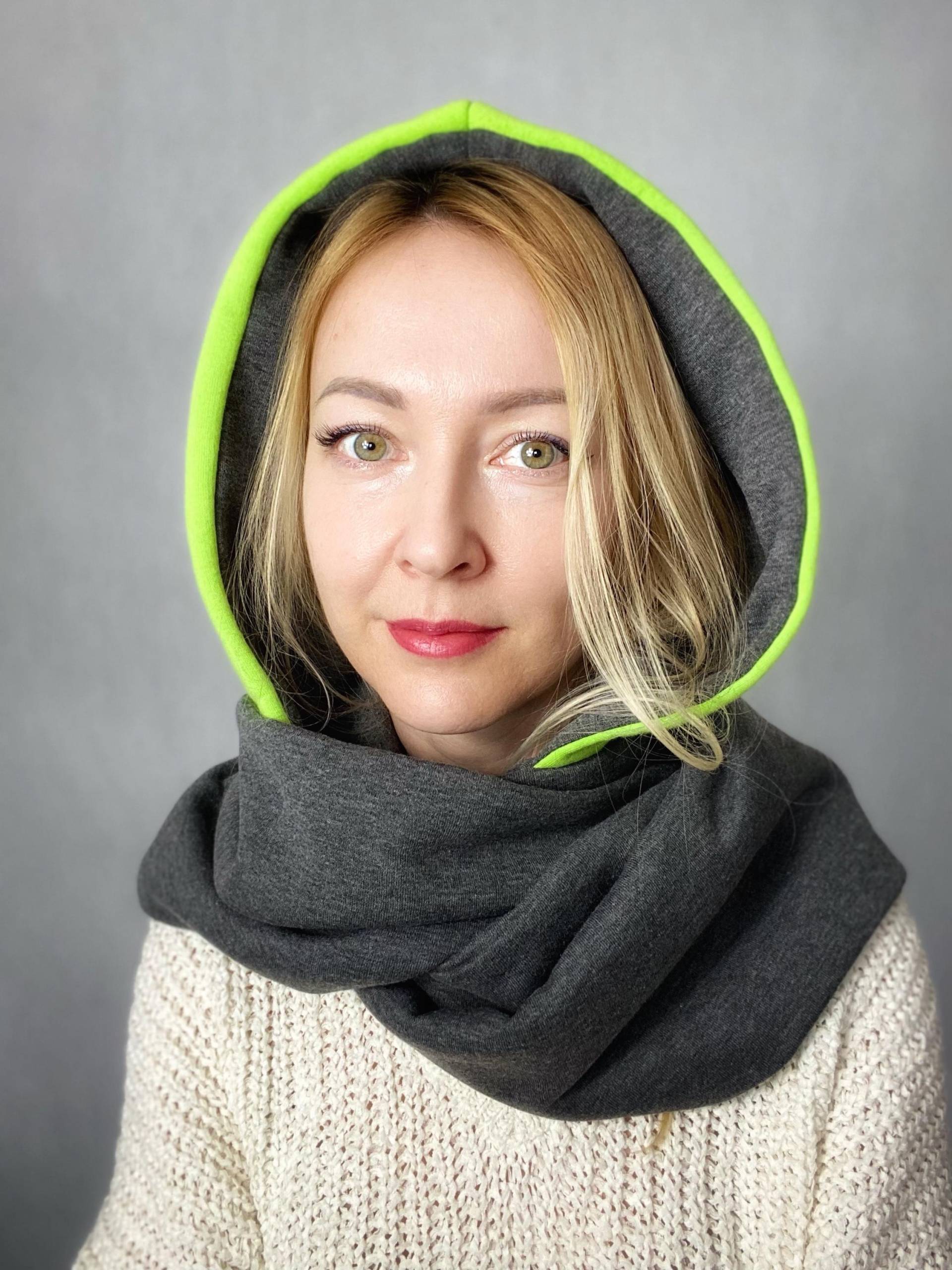 Kapuze Mit Einem Schlauchschal, 2 in 1, Wasserdicht Green Hood Kapuze Mit Einem Schlauchschal, 2 in 1, Wasserdicht Green Hood von HoodedFashion