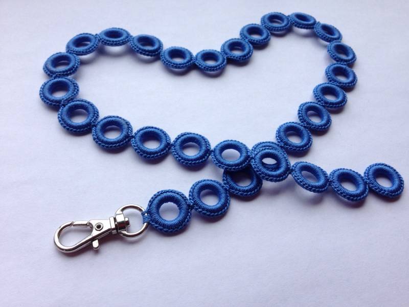 Gehäkelte Spitzen Halskette in Himmelblau von HookCrochet