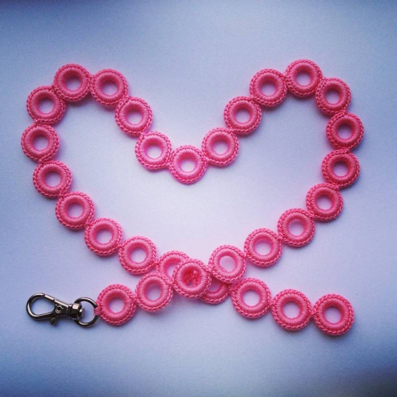 Gehäkelte Spitzen Rosa Halskette von HookCrochet
