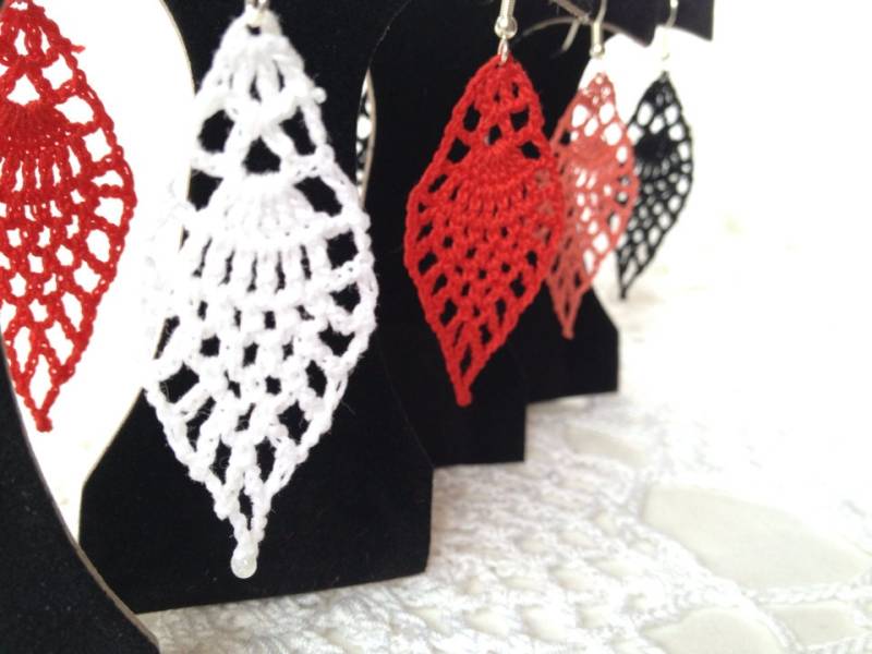 Spitze Blatt Ohrringe von HookCrochet