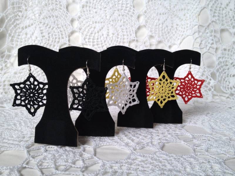 Spitzen-Schneeflocke-Ohrringe von HookCrochet