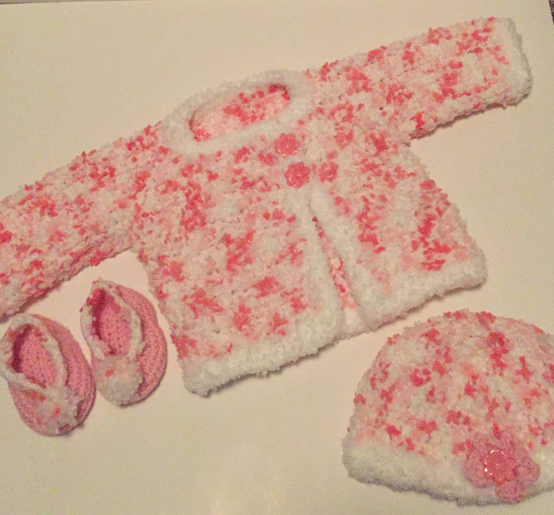 Gehäkelte Baby Pullover Set von HookOrByBook