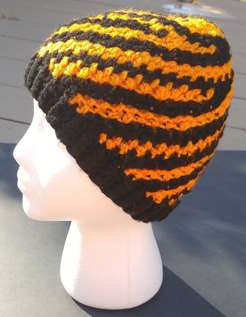 Orange Und Schwarz Swirl Winter Beanie - Rts Gestreifte Mütze Jungen Kinder Geschenk Sample Sale Nur 1 Verfügbar von HookedByAmanda