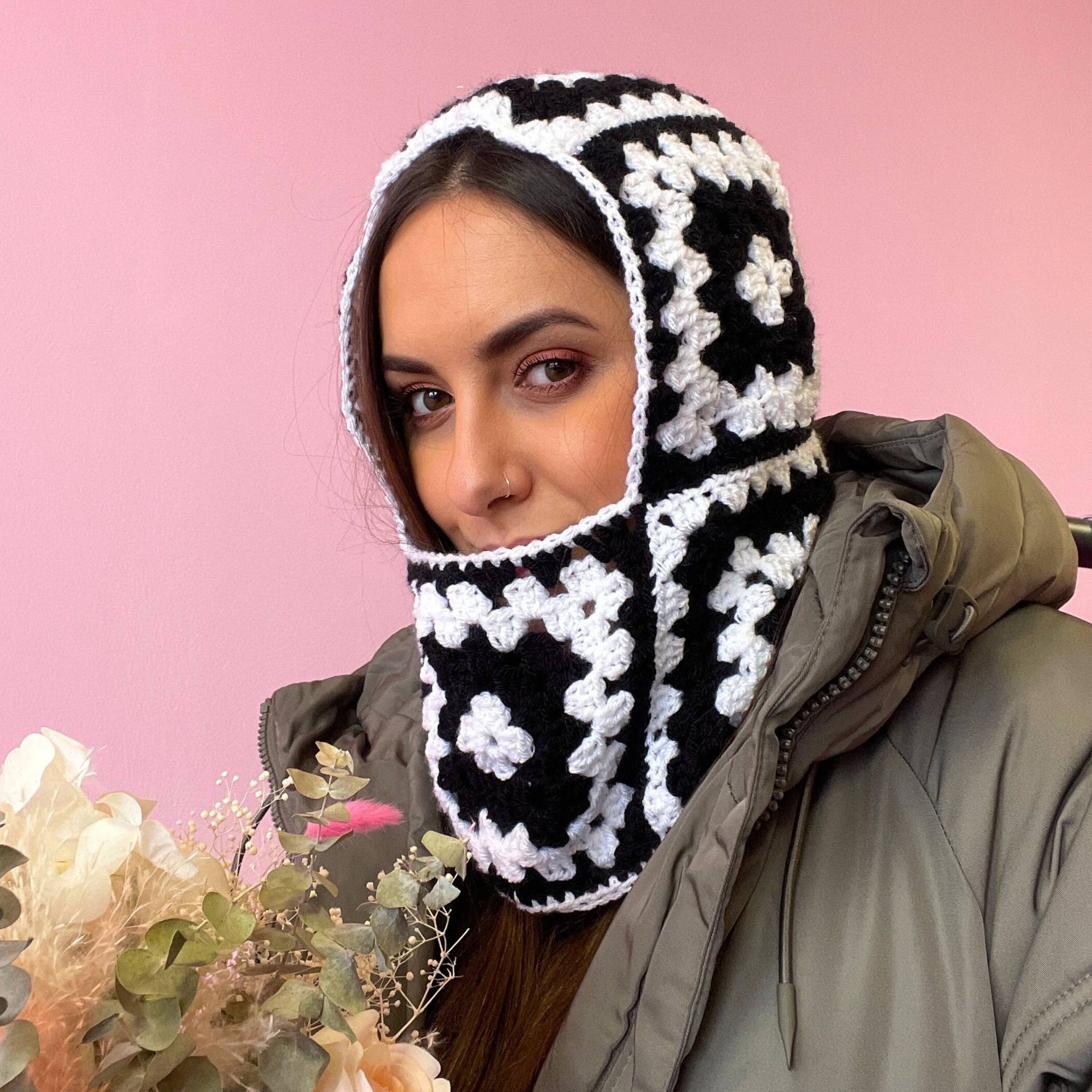 Handgemachte Gehäkelte Balaclava Schwarz Weisse Oma Quadrat Strick Ski Maske Handgemachte Gehäkelte Balaclava Schwarz Weisse Oma Quadrat Strick Ski Maske von HookedByLouShop