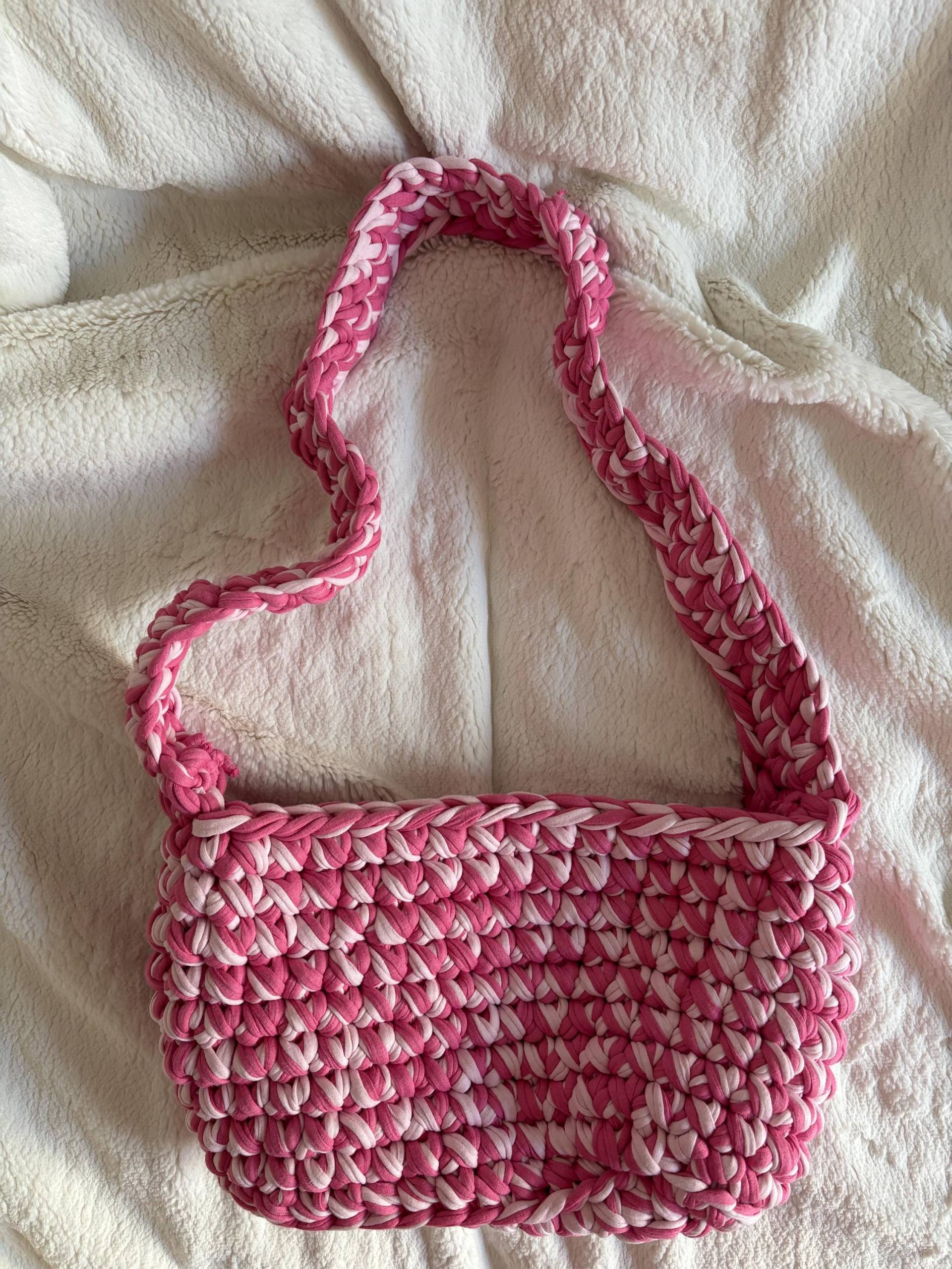 Handgefertigte Gehäkelte Tasche Aus T-Shirt-Garn | Kleine Chunky Umhängetasche Mehrfarbig Geschenk Zum Geburtstag Handgefertigte Gehäkelte Tasche Aus T-Shirt-Garn | Kleine Chunky Umhängetasche Mehrfarbig Geschenk Zum Geburtstag von HookedonaliceDE
