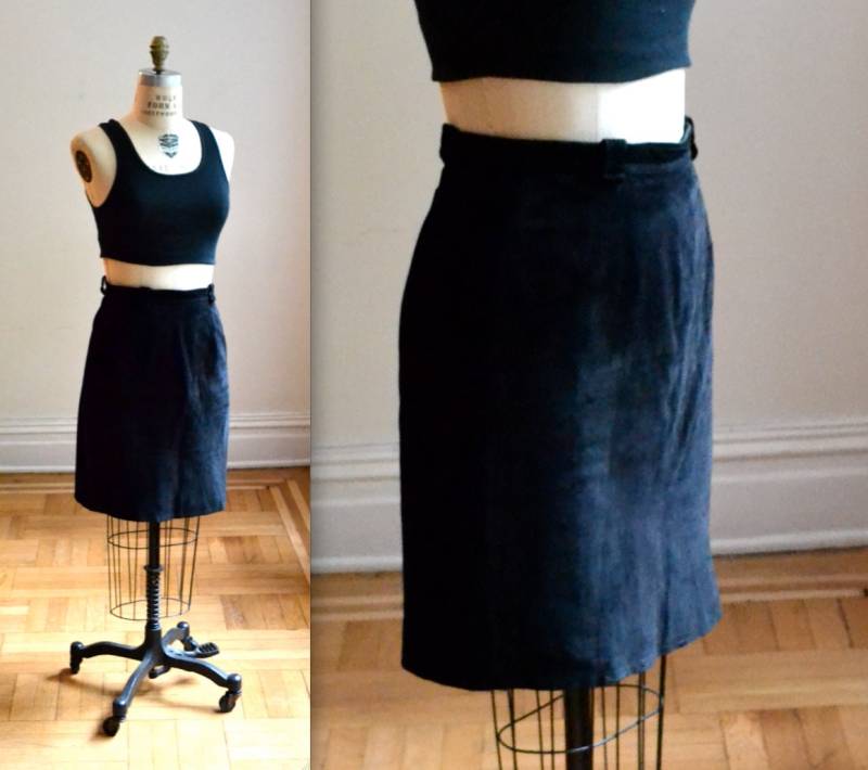 Vintage Schwarzer Leder Rock Größe Medium 90Er Jahre Wildleder von Hookedonhoney