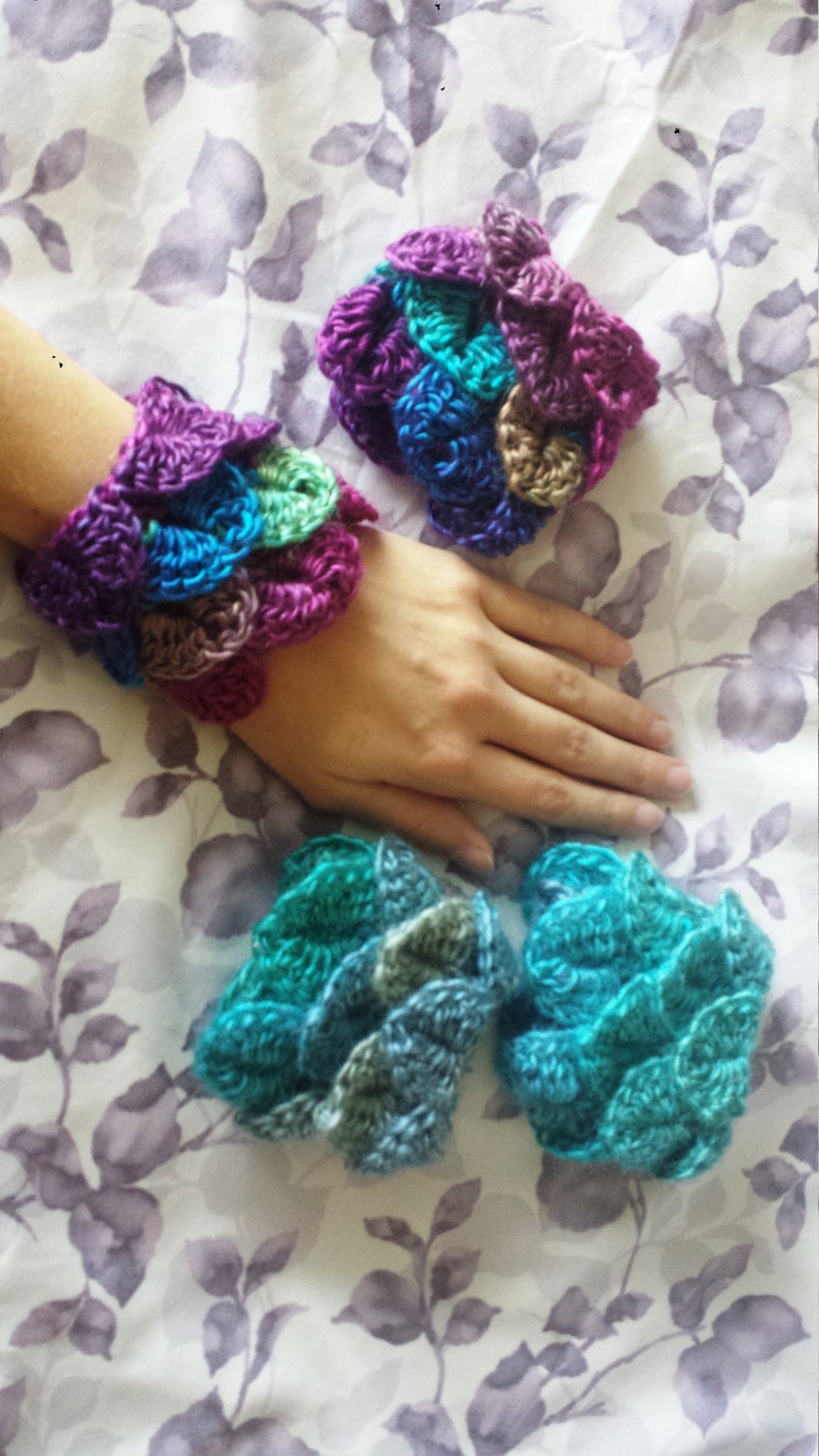 Drachenschuppen Wrist Cuffs Armstulpen ~ Armreifen Mermaid Scales Ombre Drachenschuppen Wrist Cuffs Armstulpen ~ Armreifen Mermaid Scales Ombre von HookerForHire