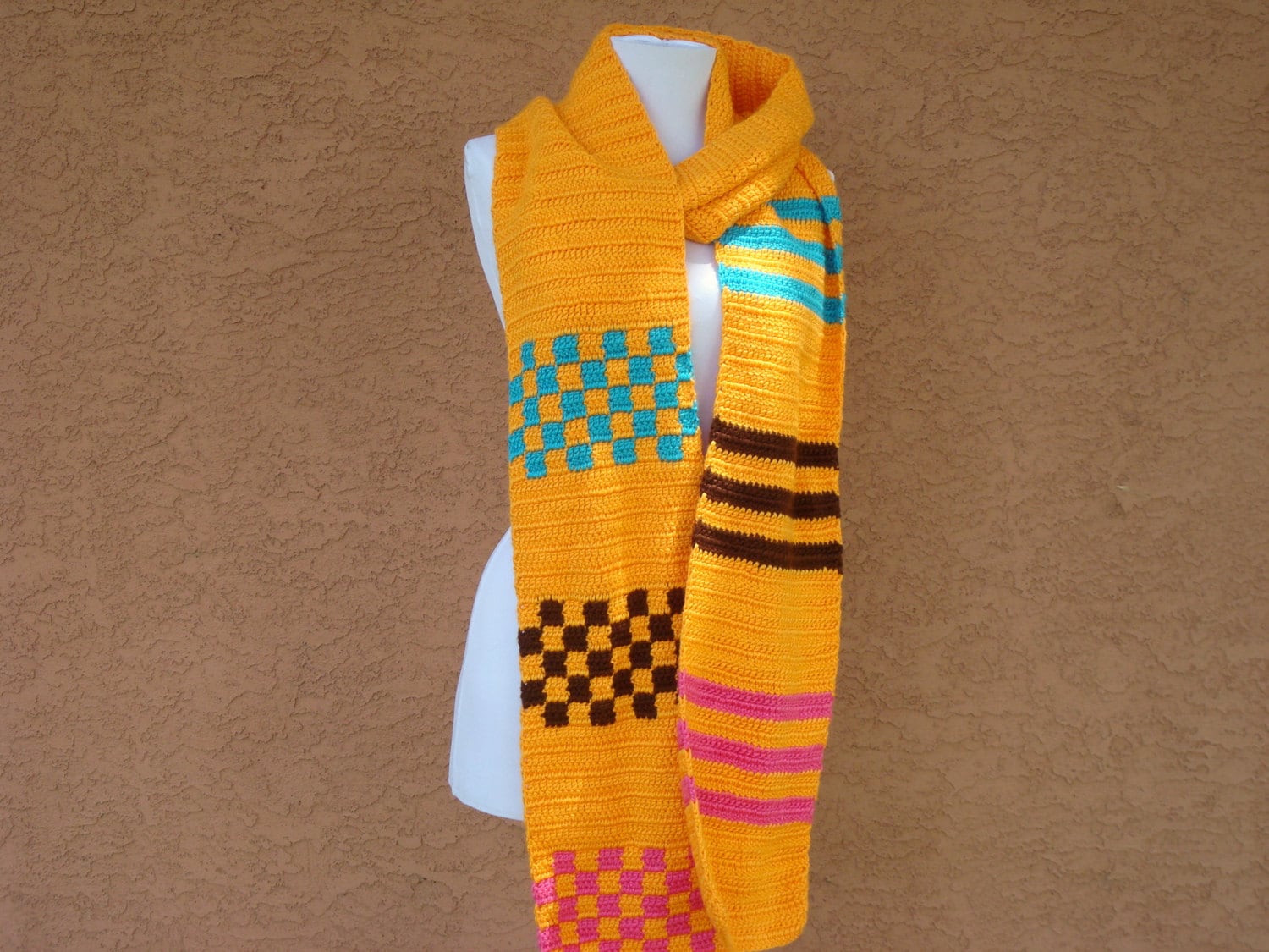 Langer Multicolor-Schal Mango, Türkis, Braun, Pink Stripe Checker von HoookedHandmade