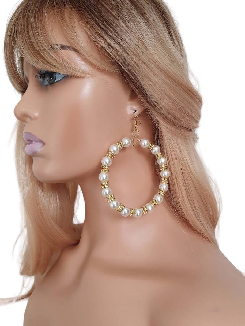 1 Paar Große Künstliche Perlen & Gold Diamante Stil Clip On Hoop Ohrringe - 8 cm 3.1 "Lang Große Statement Creolen Vergoldete Zubehör von HoopaholicsUK