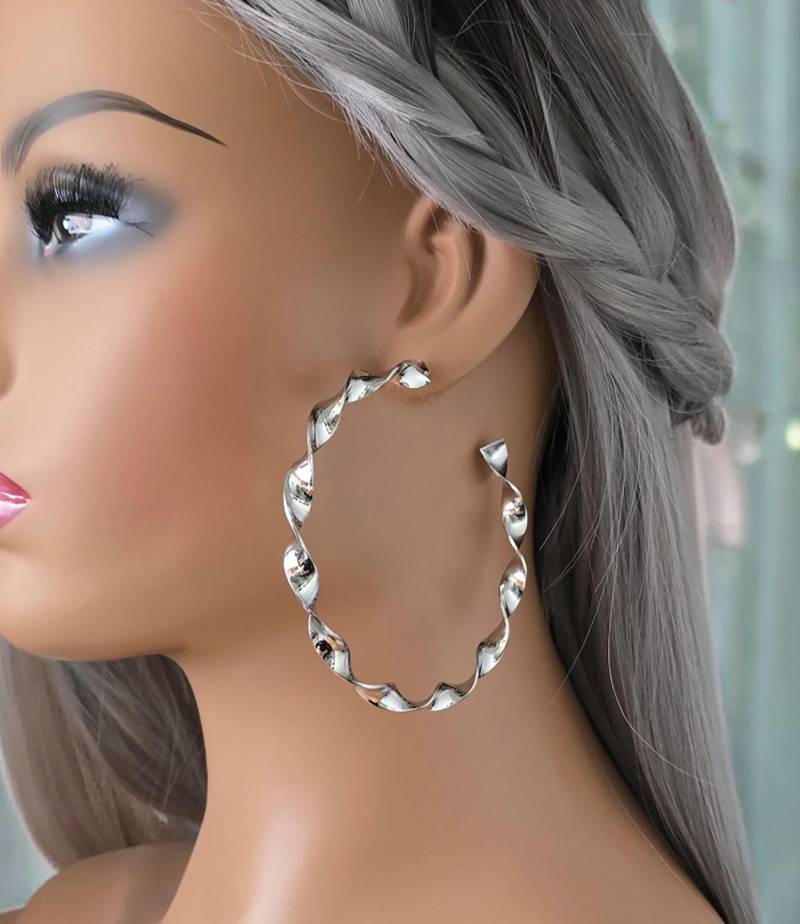 Silberfarbene Verdrehte Creolen - Klobige C-Form, Clip-On Verfügbar von HoopaholicsUK