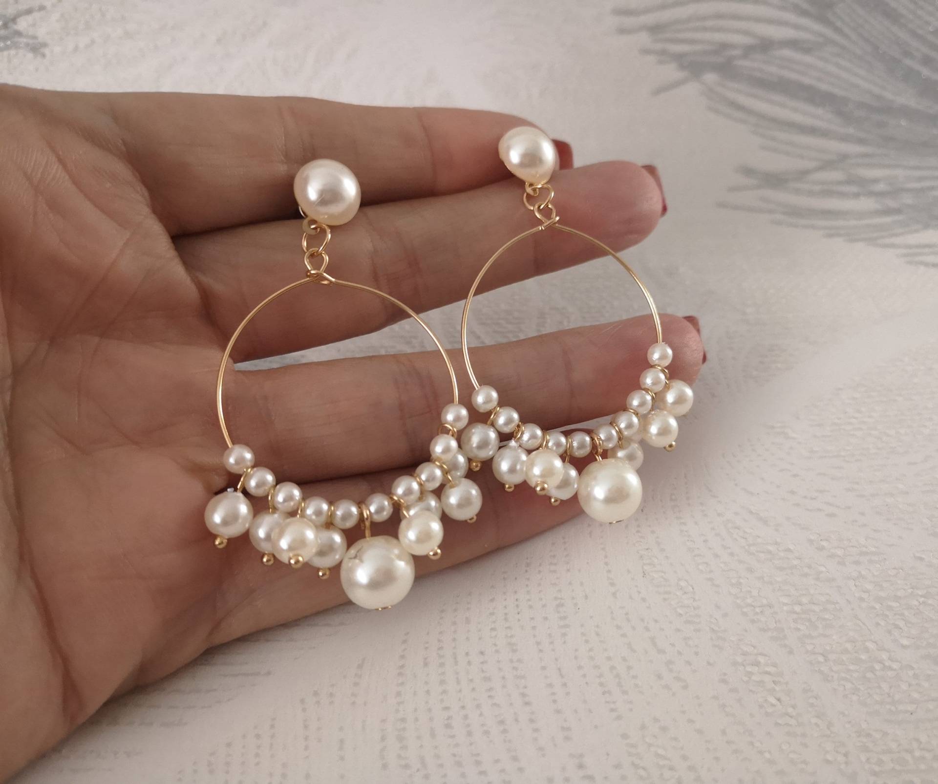 Wunderschöne Zarte Tropfen Ohrringe Aus 14K Gold Filled Draht in Und Elfenbein Kunstperlen Acryl von HoopaholicsUK