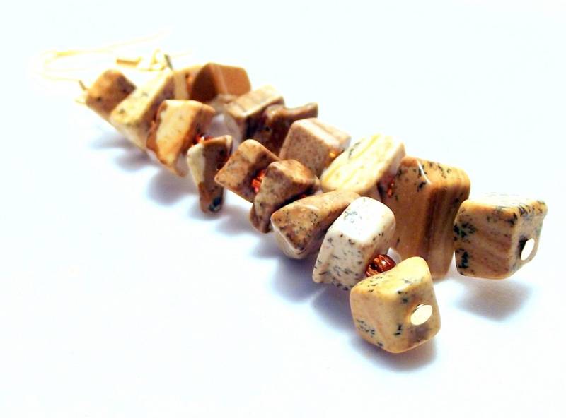 Handgefertigter Modeschmuck Jaspis Nugget Perlen Ohrringe von HoopsandDangles