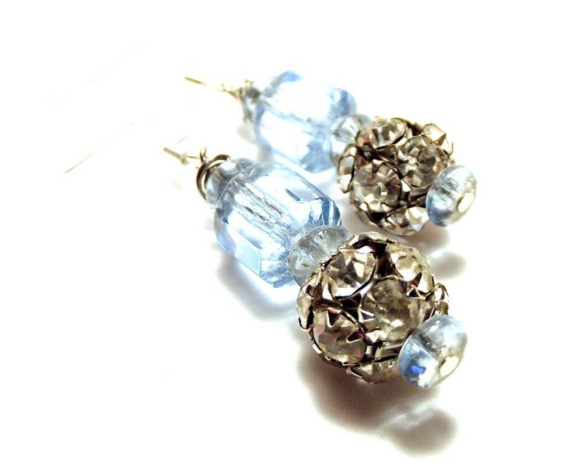 Handgemachte Schmuck Serenity Blue Glas Und Strass Perlen Ohrringe von HoopsandDangles