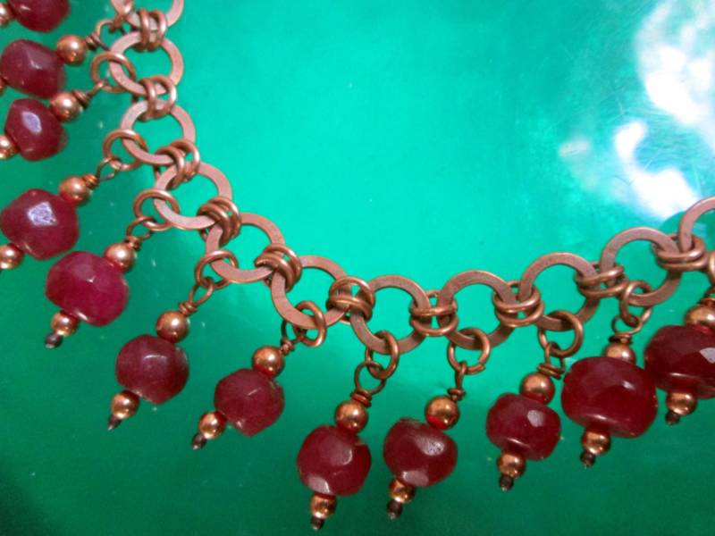 Primitive Kupferne Gliederkette Mit Natürlichen Roten Quarzperlenfransen Primitive Kupferne Gliederkette Mit Natürlichen Roten Quarzperlenfransen von HoorahUSA