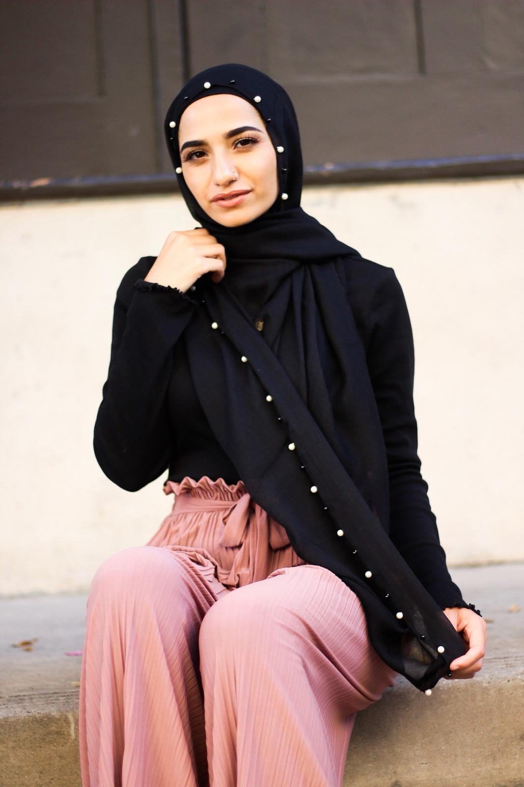 Premium Viskose Perlen Hijab Wrap Kopftuch Schal Für Frauen Premium Viskose Perlen Hijab Wrap Kopftuch Schal Für Frauen von Hooriyahs