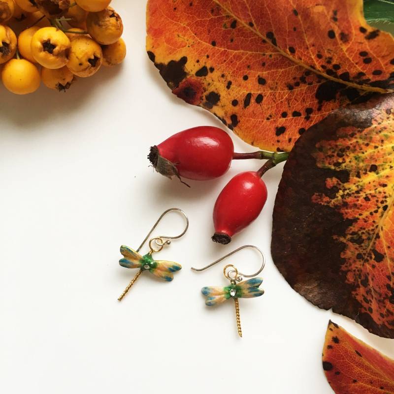 Handgemachte Porzellan Libellen Ohrringe, Sterling Silber Ohrhaken von HopSkipAndFlutter