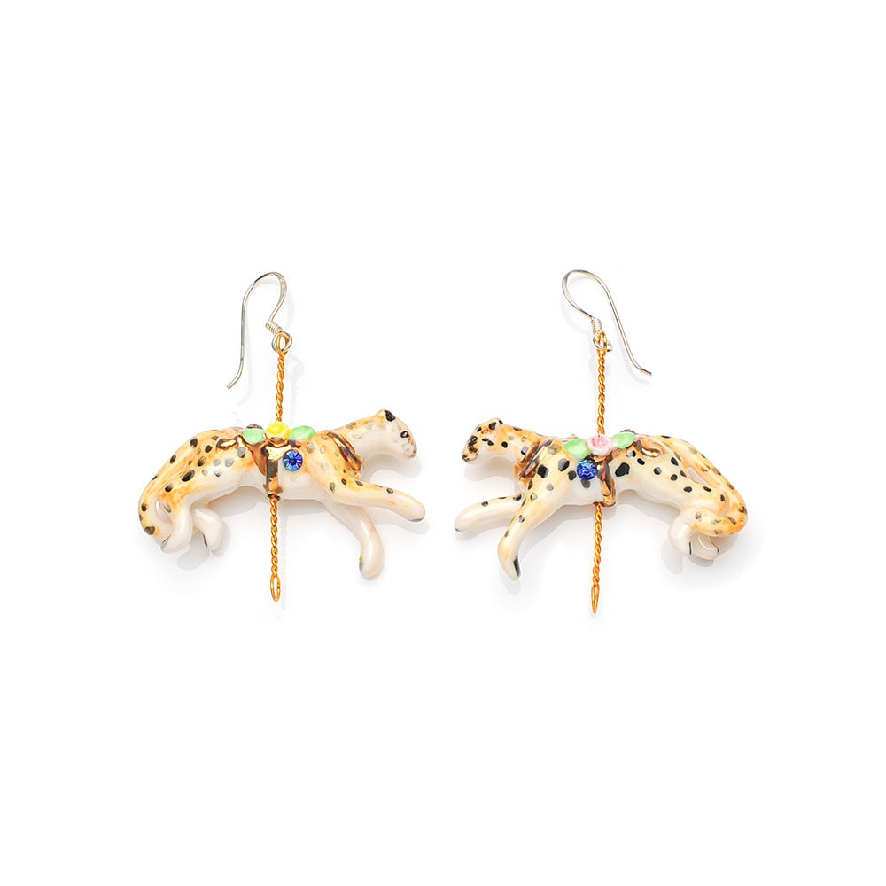 Merry Go Round Porzellan Gepard Ohrringe/Cheetah Statement von HopSkipAndFlutter