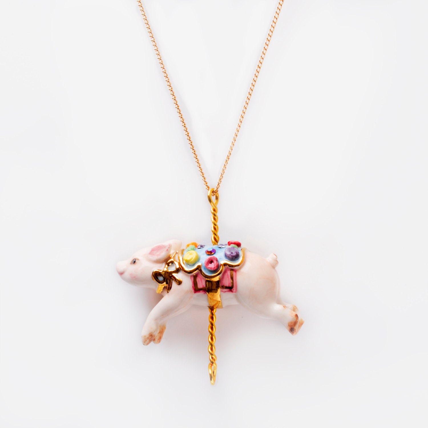 Merry Go Round Porzellan Schwein Anhänger Halskette/Rosa Statement von HopSkipAndFlutter