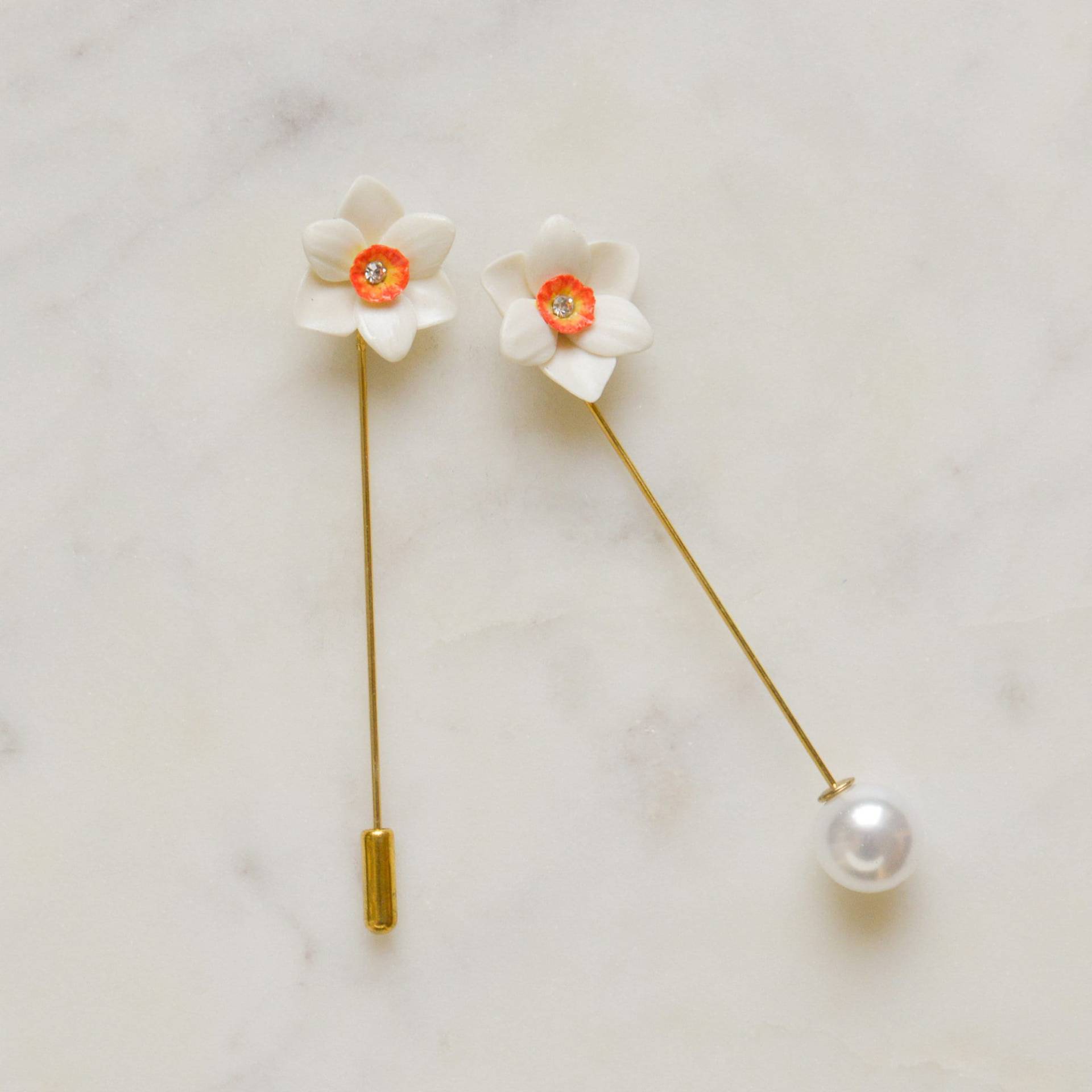 Narzisse Pin Brosche/ Brosche Aus Porzellan/ Hochzeit Weisse Blume Anstecknadel Boutonniere/ Groomsmen Geschenk/Trauzeuge von HopSkipAndFlutter