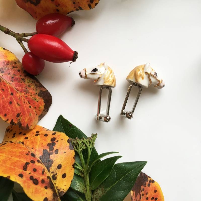 Handgefertigte Porzellan Manschettenknöpfe Mit Pferd, Sterlingsilber Überzogen von HopSkipAndFlutter