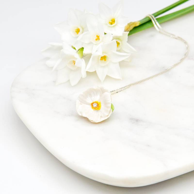 Porzellan Halskette Mit Weißer Mohnblume Und Sterling Silber Halskette/ Halskette/Mohnblume/ Mohnblume/ Blumenkette/ Blumenanhänger/ von HopSkipAndFlutter