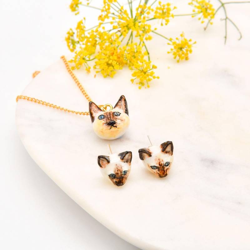 Handbemalte Porzellan Siamkatze Halskette Und Sterling Silber Ohrsteckern von HopSkipAndFlutter