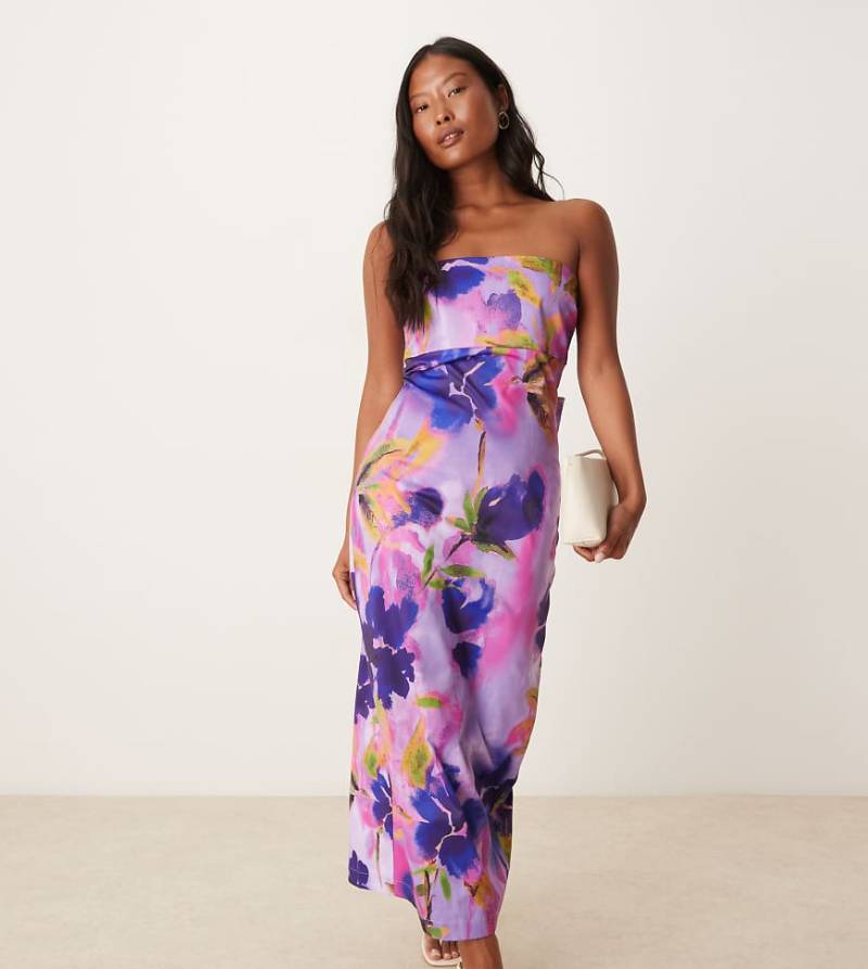 Hope & Ivy Petite - Trägerloses Midi-Bleistiftkleid in Lila mit Zierschleife hinten und Blumenmuster von Hope & Ivy Petite