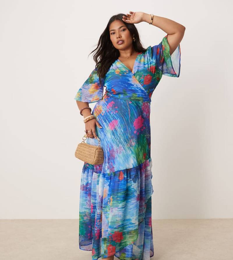 Hope & Ivy Plus - Geblümtes Maxi-Wickelkleid in Blau mit Flatterärmeln von Hope & Ivy Plus