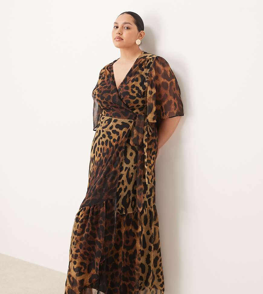 Hope & Ivy Plus - Maxikleid in Braun mit Wickeldesign vorne und Leopardenmuster-Brown Hope & Ivy Plus - Maxikleid in Braun mit Wickeldesign vorne und Leopardenmuster-Brown von Hope & Ivy Plus