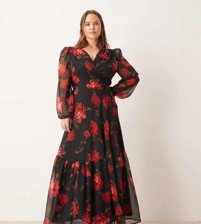 Hope & Ivy Plus - Maxikleid in Schwarz mit rotem Blumenmuster und Wickeldesign auf der Vorderseite von Hope & Ivy Plus