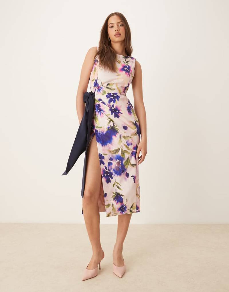 Hope & Ivy - Bleistiftkleid mit Zierschleife, asymmetrischem Schnitt und lila Blumenmuster von Hope & Ivy