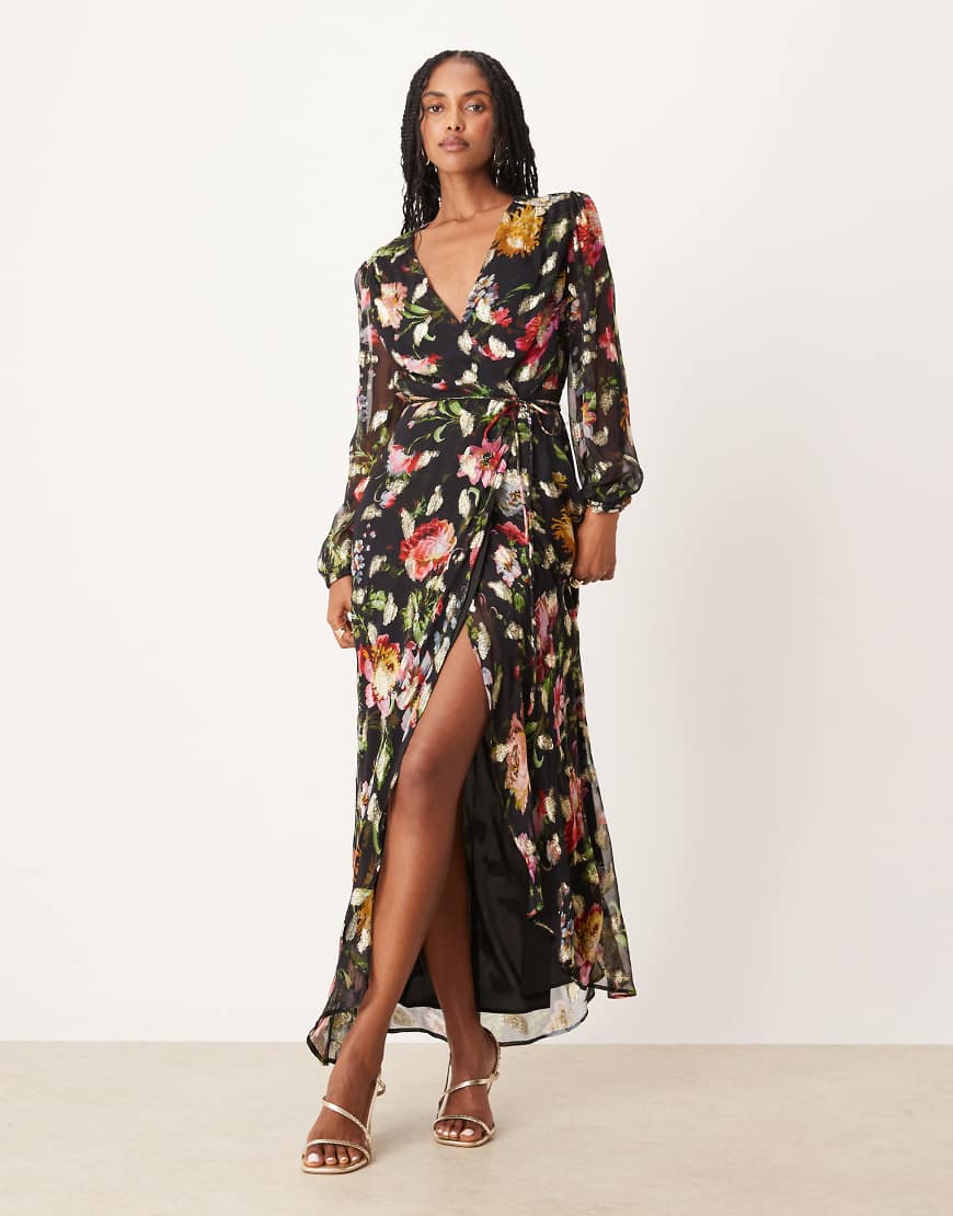 Hope & Ivy - Maxikleid in Schwarz mit Blumenmuster, Wickeldesign auf der Vorderseite und Fleckenmuster in Goldoptik Hope & Ivy - Maxikleid in Schwarz mit Blumenmuster, Wickeldesign auf der Vorderseite und Fleckenmuster in Goldoptik von Hope & Ivy