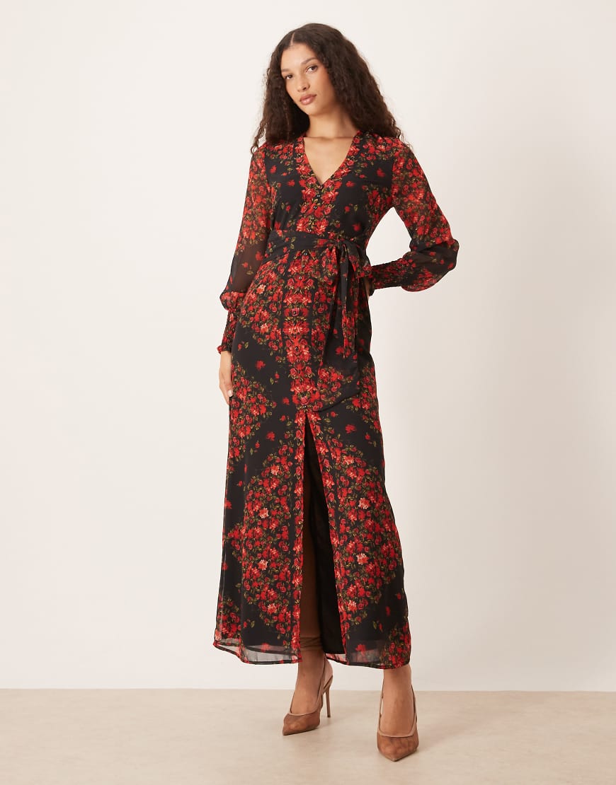 Hope & Ivy - Maxikleid in Schwarz mit rotem Blumenmuster, Knopfleiste auf der Vorderseite und V-Ausschnitt-Bunt Hope & Ivy - Maxikleid in Schwarz mit rotem Blumenmuster, Knopfleiste auf der Vorderseite und V-Ausschnitt-Bunt von Hope & Ivy