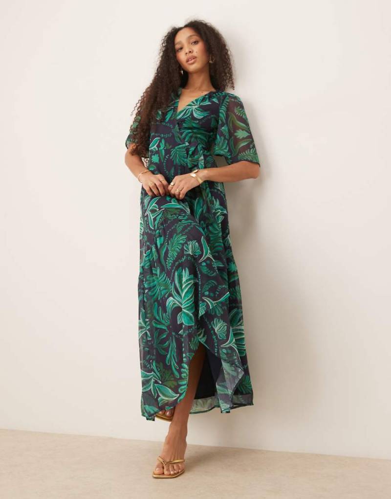 Hope & Ivy - Wickel-Maxikleid in Türkis mit Palmenprint und Flatterärmeln-Grün von Hope & Ivy