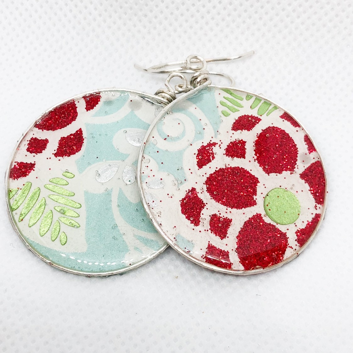 Rote Glitzer Blume Ohrringe, Recycling Papier Schmuck, Draht Gewickelt Schmuck Rote Glitzer Blume Ohrringe, Recycling Papier Schmuck, Draht Gewickelt Schmuck von HopeFilledTreasure