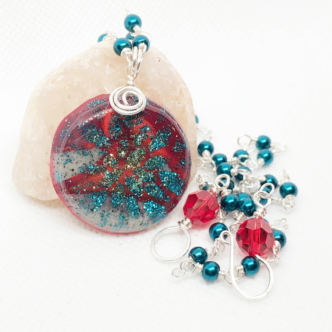 Rote Und Teale Glitzer Halskette, Silberdraht Gewickelt Schmuck, Polymer Clay Anhänger Rote Und Teale Glitzer Halskette, Silberdraht Gewickelt Schmuck, Polymer Clay Anhänger von HopeFilledTreasure