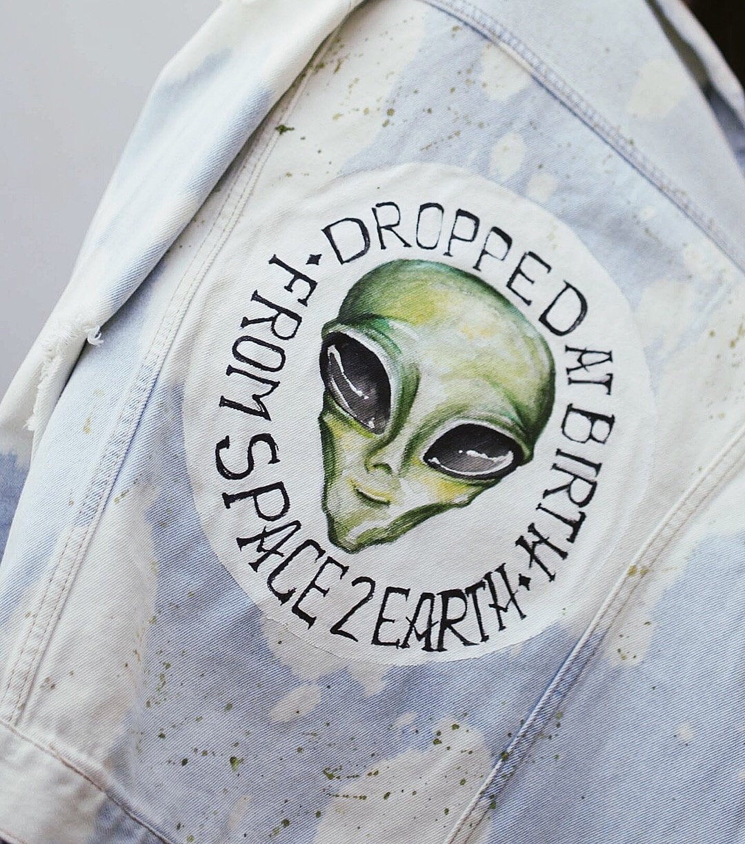 Alien Jeansjacke/Handbemalte Custom Jacke Alien Ein Von Einer Art Handbemalt Jeans Alien Jeansjacke/Handbemalte Custom Jacke Alien Ein Von Einer Art Handbemalt Jeans von HopeLamber