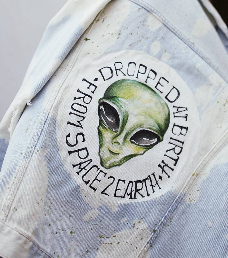 Alien Jeansjacke/Handbemalte Custom Jacke Alien Ein Von Einer Art Handbemalt Jeans von HopeLamber