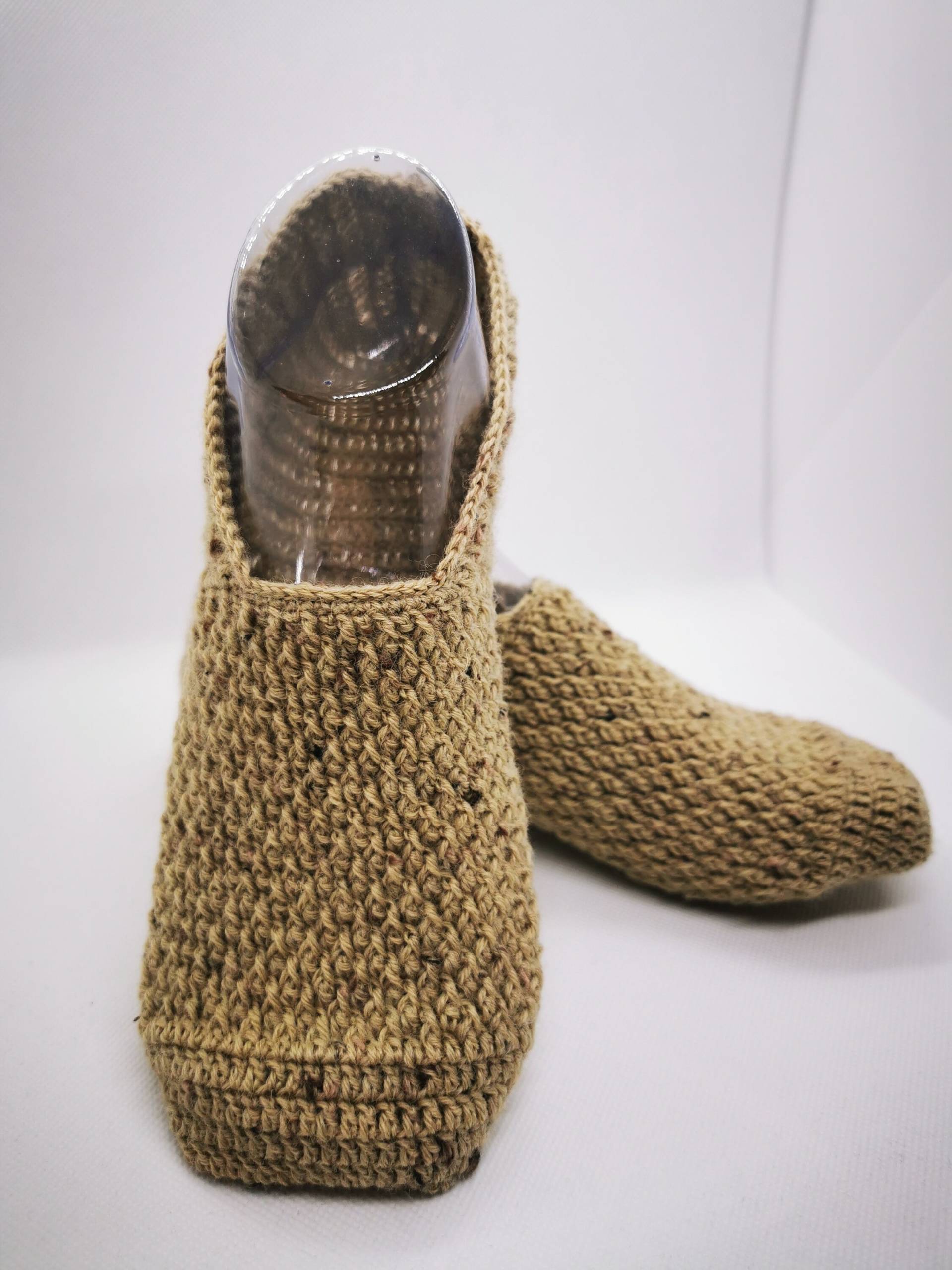 Gehäkelte Weiche Slippersocken - Wollsocken Füßlinge Sofasocken Aus Tweedwolle Gehäkelte Weiche Slippersocken - Wollsocken Füßlinge Sofasocken Aus Tweedwolle von HopeWollProject