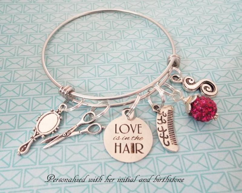 Hair Stylist Armband Personalisierte Initiale, Geburtsstein-Charm-Armband Hair Stylist Armband Personalisierte Initiale, Geburtsstein-Charm-Armband von HopeisHipJewelry