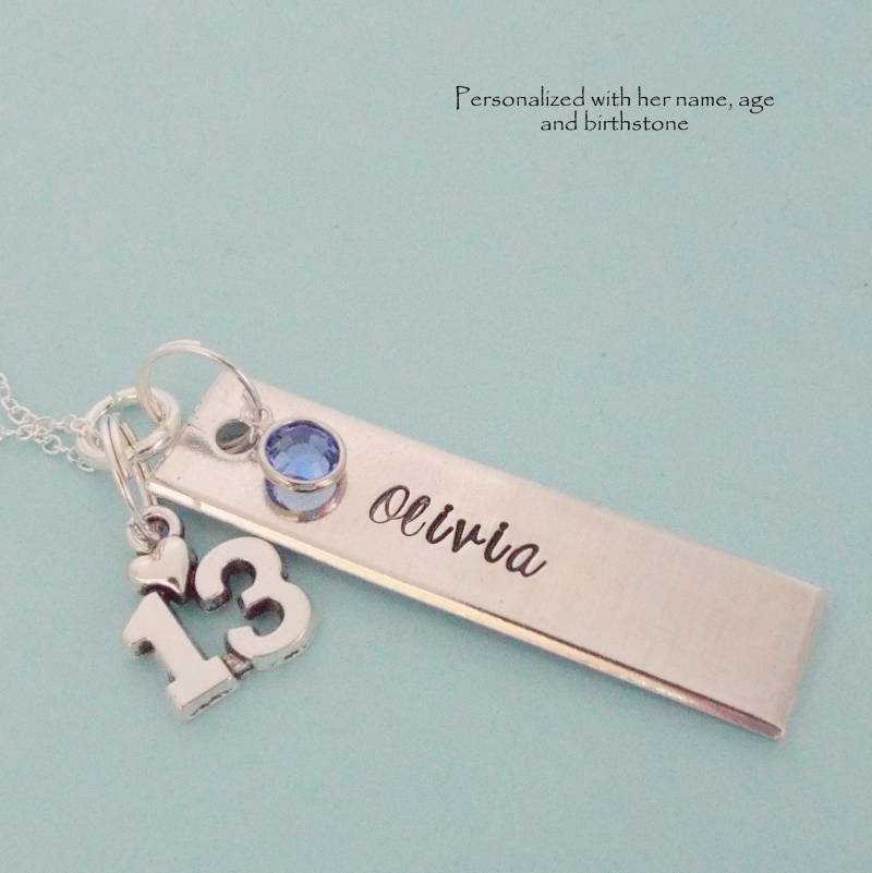Handgestempelte Name Bar Halskette Teen Mädchen Geschenk Mit Swarovski Geburtsstein von HopeisHipJewelry