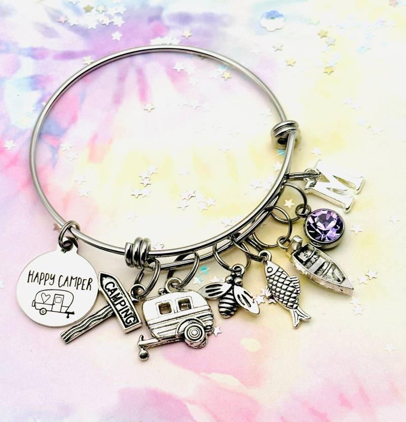 Happy Camper Charm Armband Personalisierter Anfangs - Und Geburtssteinschmuck Happy Camper Charm Armband Personalisierter Anfangs - Und Geburtssteinschmuck von HopeisHipJewelry