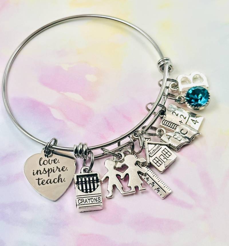 Lehrer Abschluss Geschenk, Personalisierte Charme Initial Charm Armband, Silber Schmuck von HopeisHipJewelry