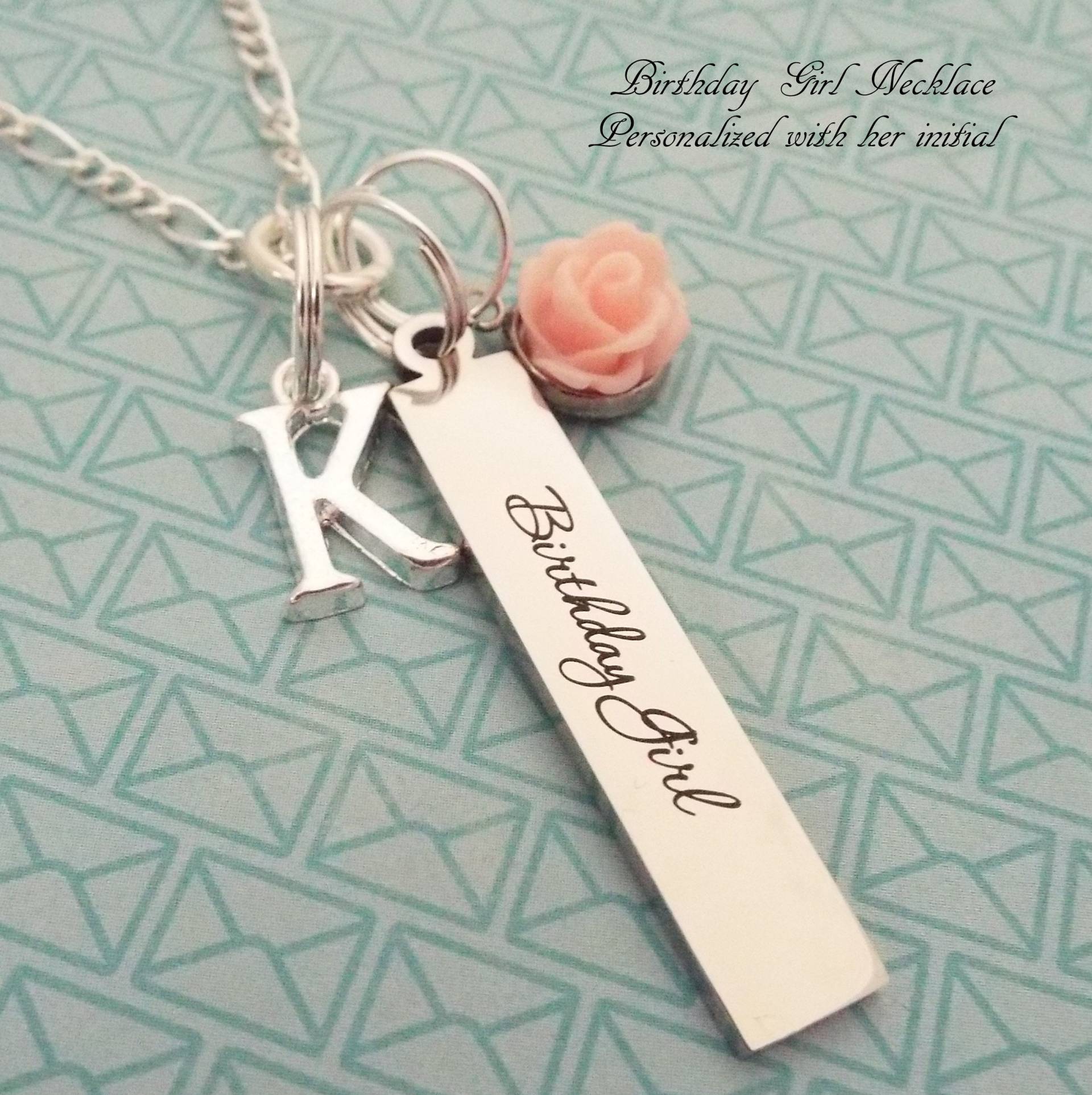 Personalisierte Anfangskette Edelstahl Geburtstagsgeschenk Mit Rosen Charm von HopeisHipJewelry
