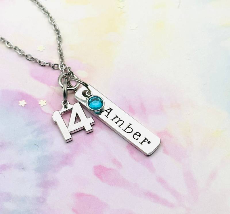 Personalisierte Halskette Zum 14.geburtstag Handgestempelter Name & Geburtsstein von HopeisHipJewelry
