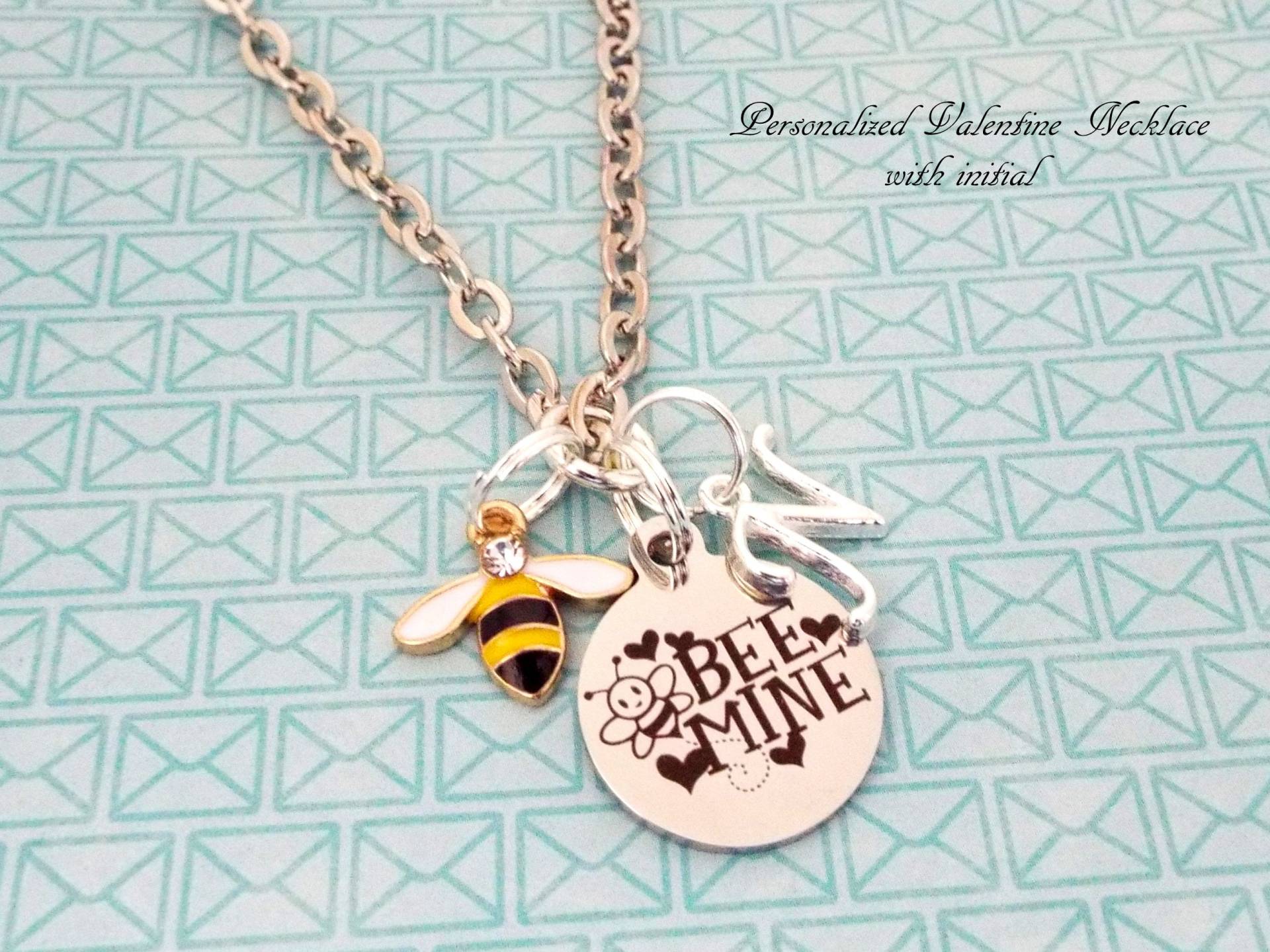 Personalisierte Valentinstag Halskette Edelstahl Bee Mine Anhänger von HopeisHipJewelry